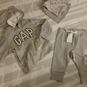 GAP Outfit & Bib Set